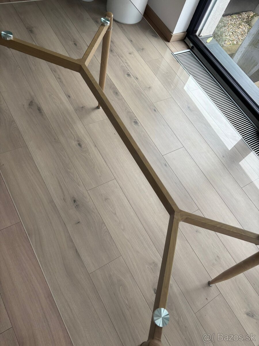 Jedálenský stôl - 2