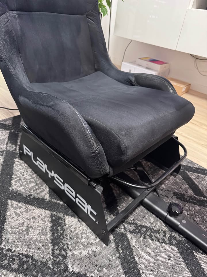 Predám Playseat Evolution Alcantara – posuv sedadla - 2