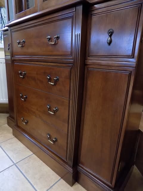 Rustikálna vitrína masív - 2