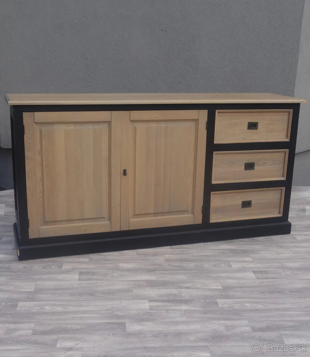 Komoda v dvojfarebnom prevedení . - 2