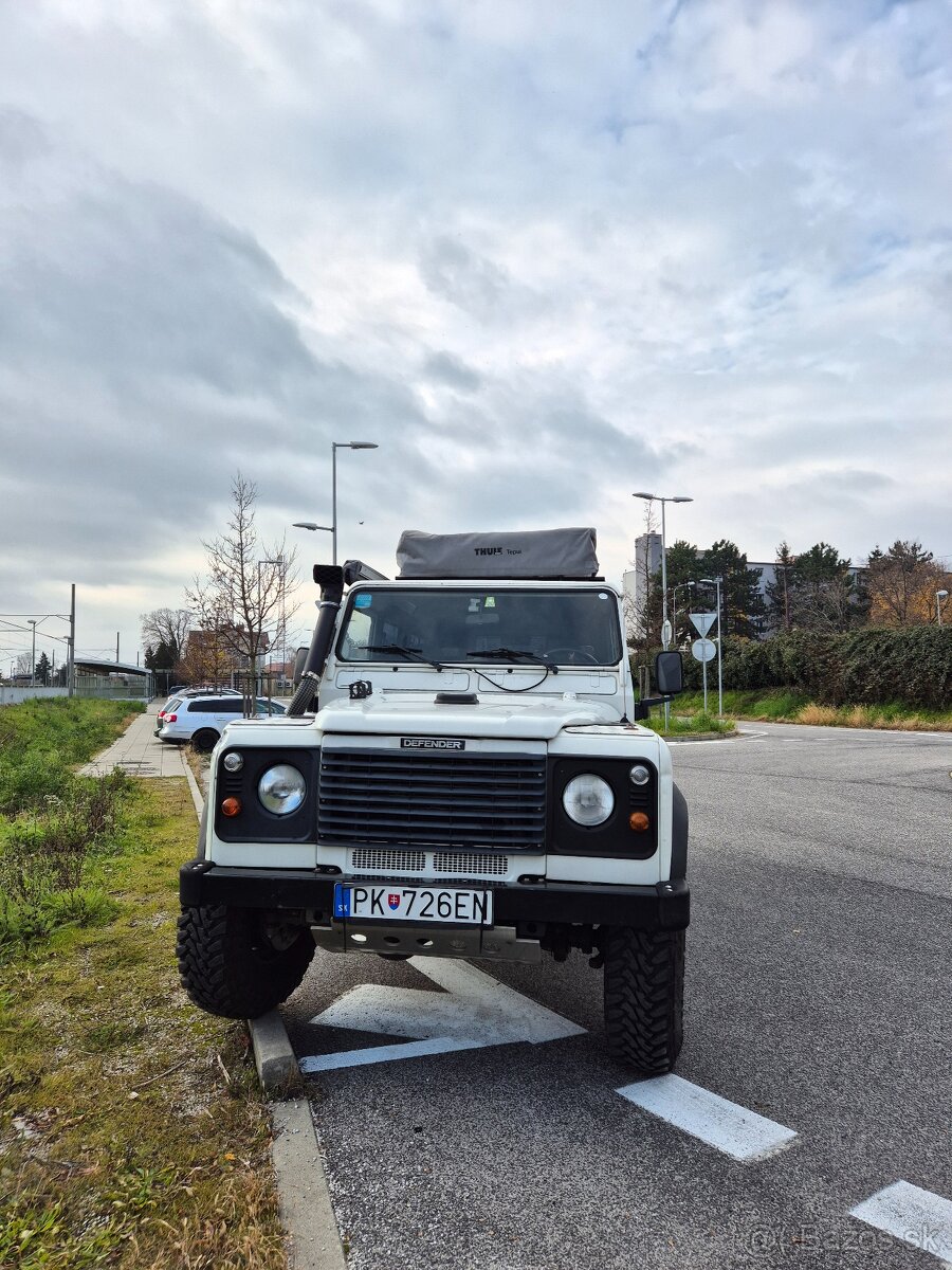 Land rover defender td5 station wagon