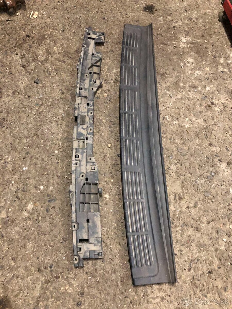 predam plast zad. naraznika pre toyota l.c.200