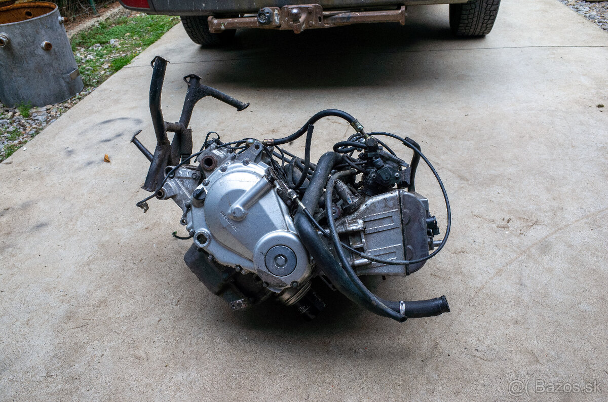 Honda CBR600 F4i (2001–2006) – Kompletný motor - 2