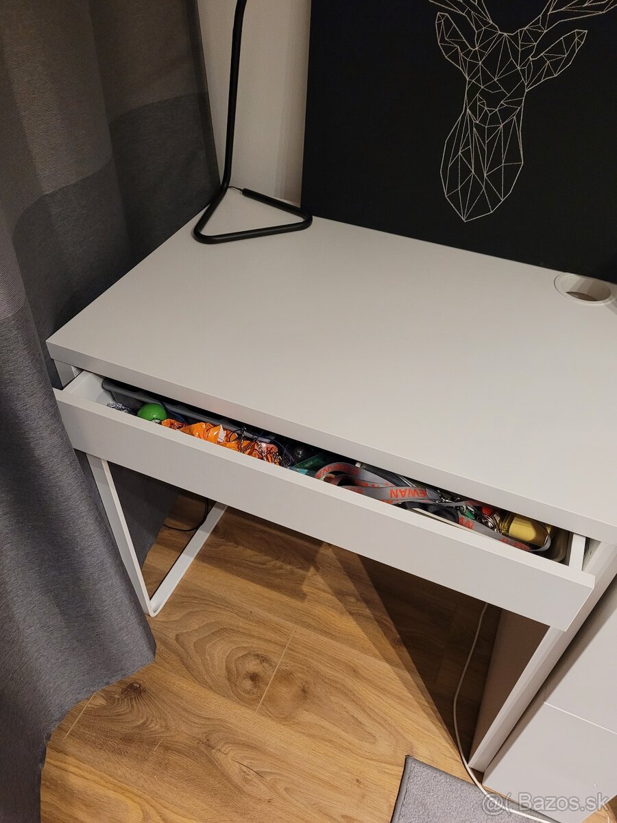 Stôl Ikea Micke - 2