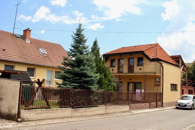Predaj- zabehnutý penzión s rodinným domom – Štúrovo - 2