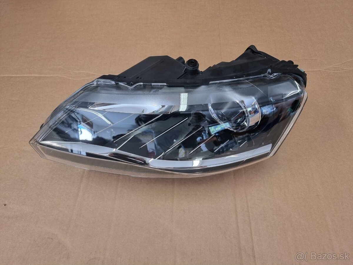 skoda rapid xenon svetlo reflektor prave - 2