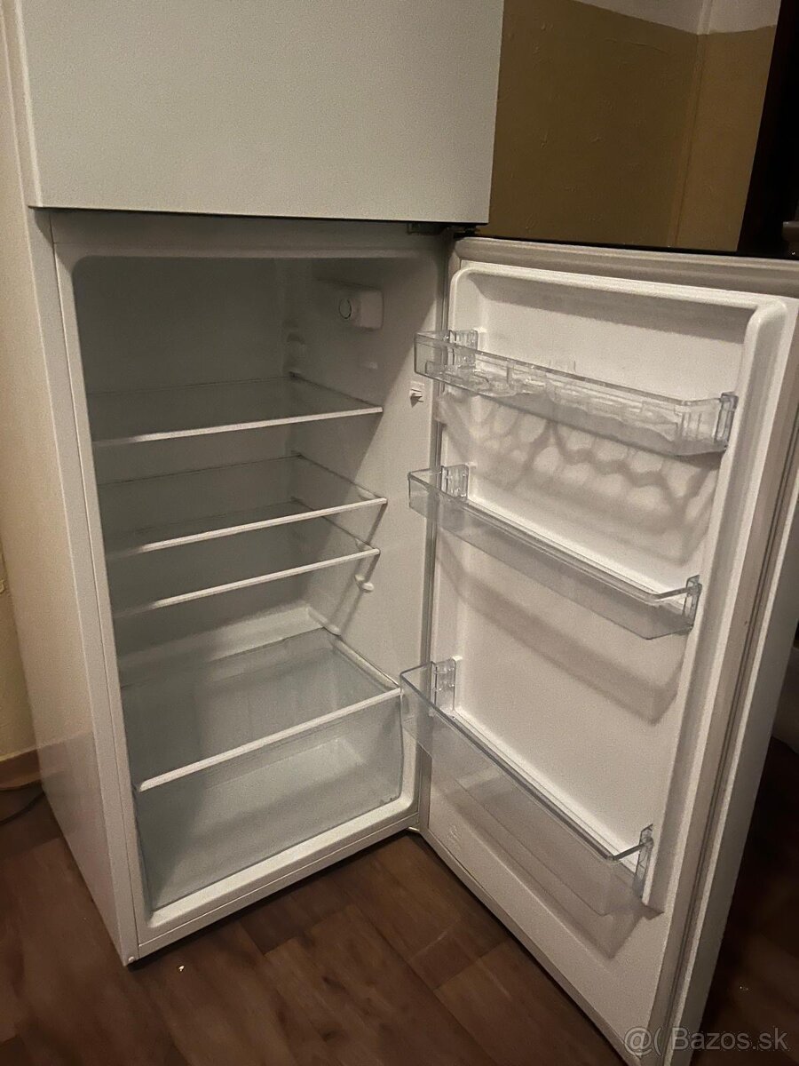 Chladnička s mrazničkou Hisense - 2