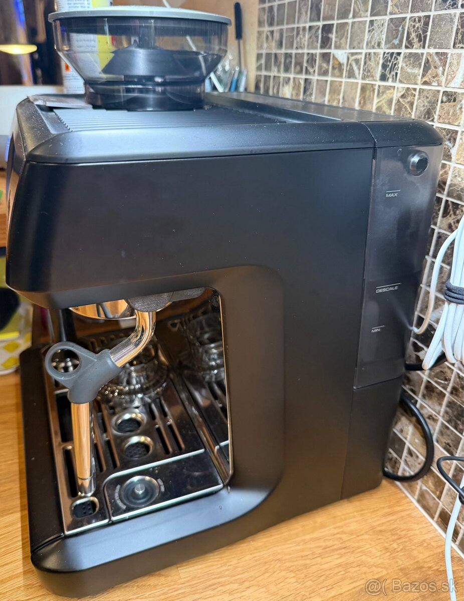 Kavovar Sage SES880BTR cierny - 2