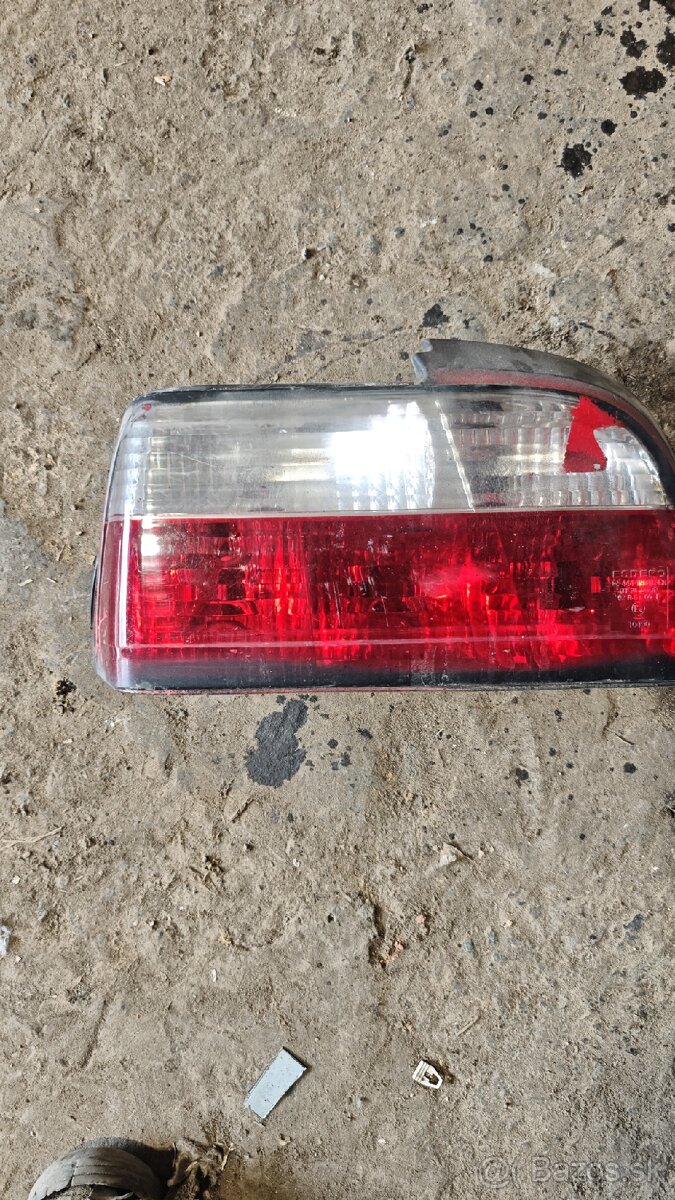 BMW E36 coupé zadné svetlá - 2
