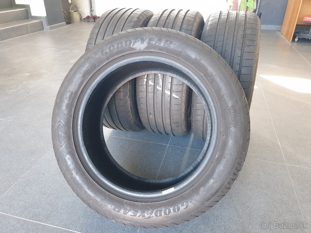 Goodyear 235/55/R17 - 2