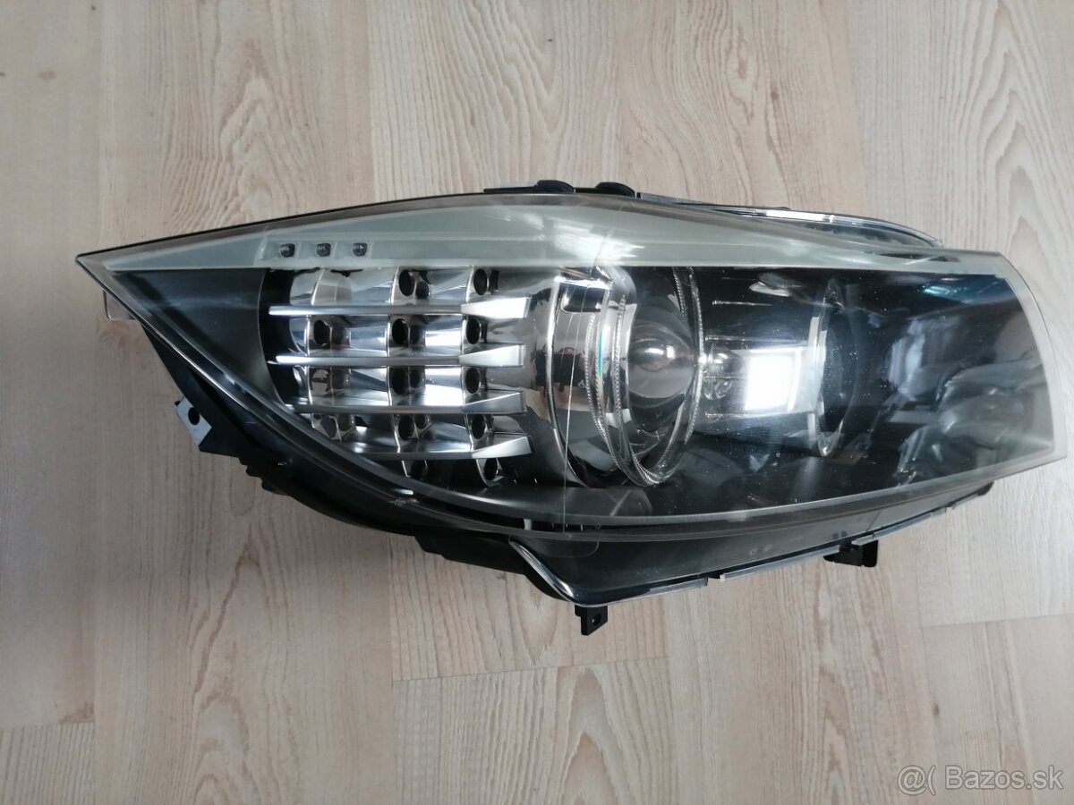 BMW E90 E91 LCi pravý xenon 63117202584 - 2