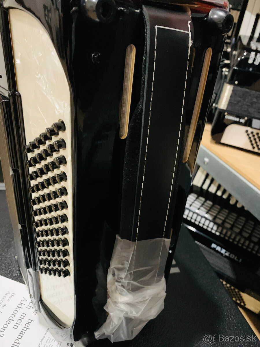 Predám akordeón Weltmeister ACHAT 72 basový s krásnym zvukom - 2