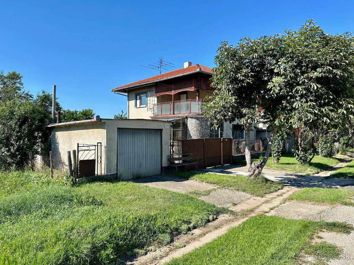 Na predaj čiastočne rekonštruovaný 4-izb. RD s garážou. - 2