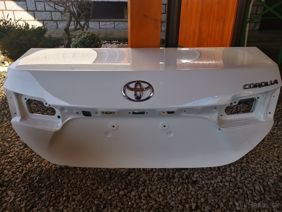 Toyota Corolla E15EJ(A), 2018 - zadna kapota, sedan - 2