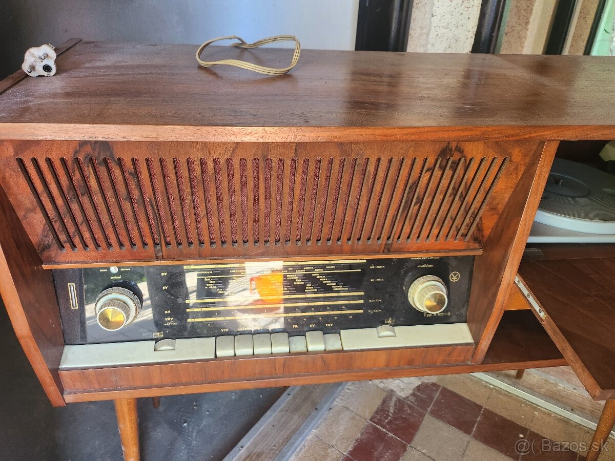 Starožitné rádio s gramofónom - 2