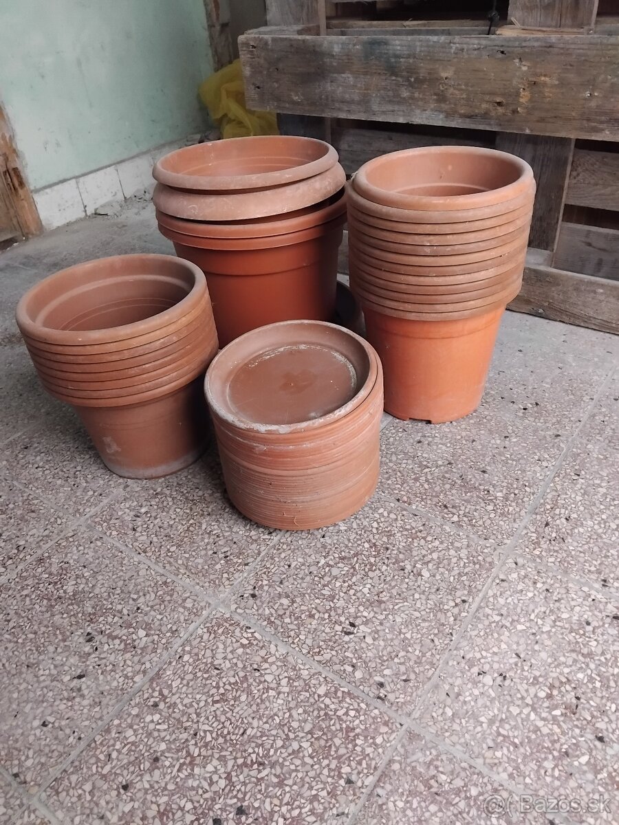 plastové kvetináče - 2