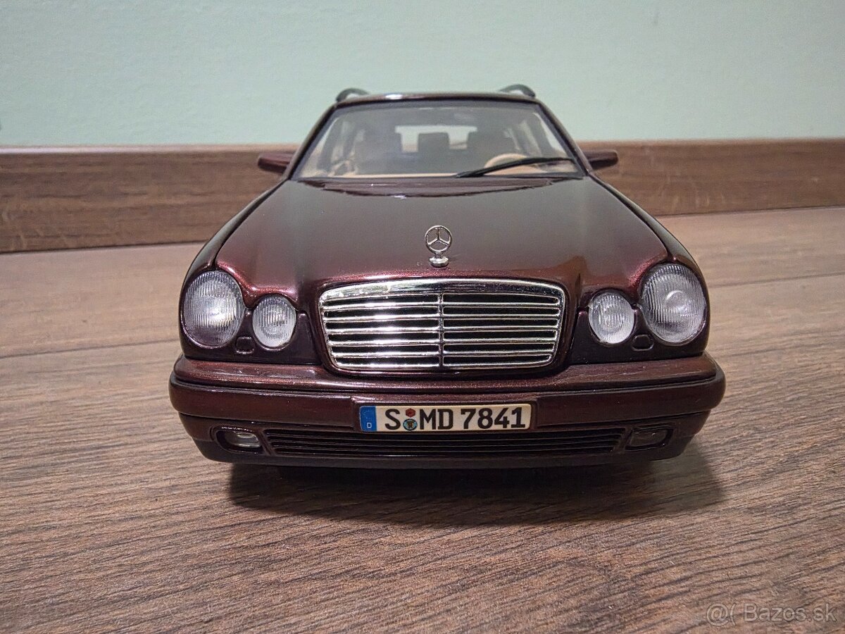 Mercedes Benz E320 S210 E-Klasse Model 1:18 - 2
