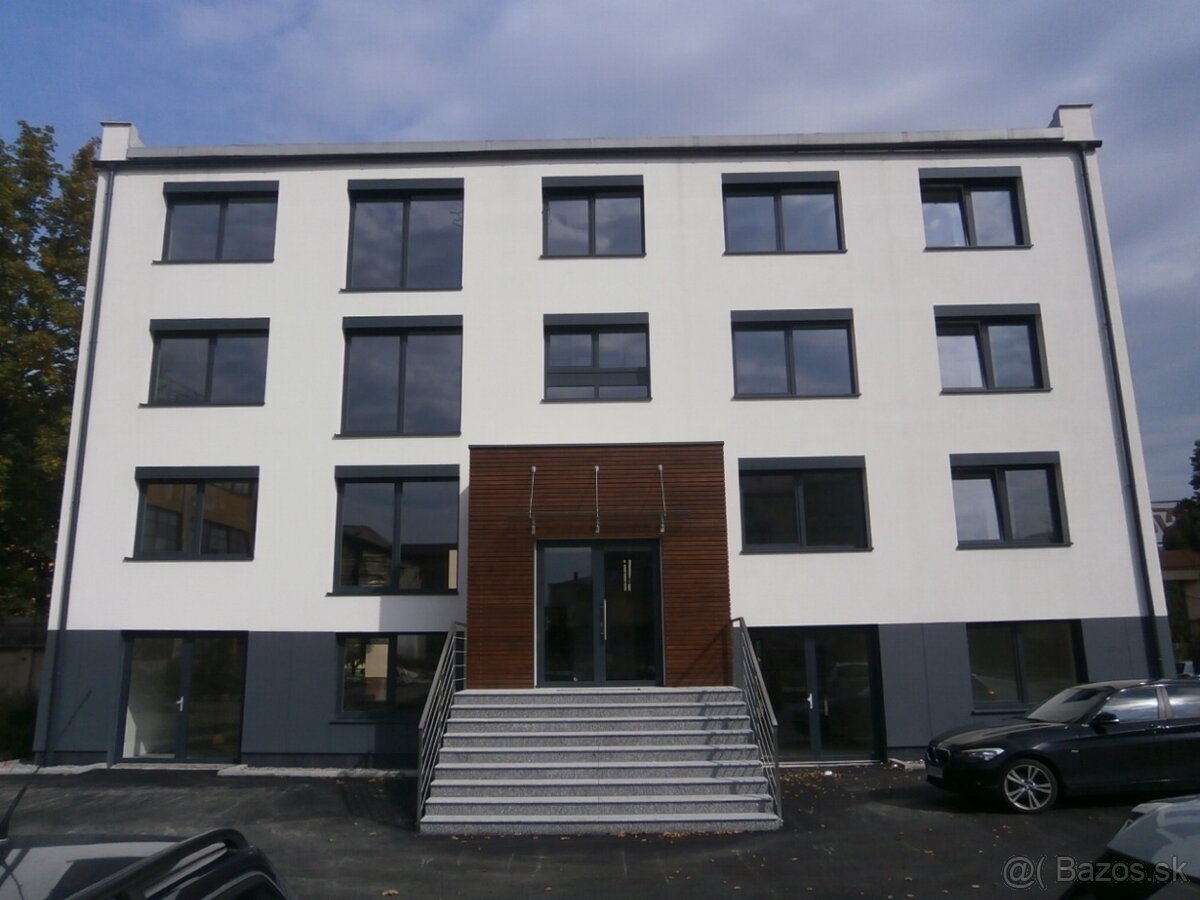 Obchodný priestor s výkladom, Martin - Centrum - 2