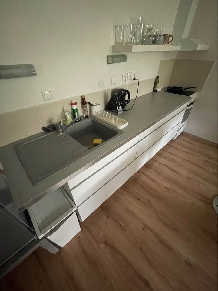 kuchynska linka a stol - 2