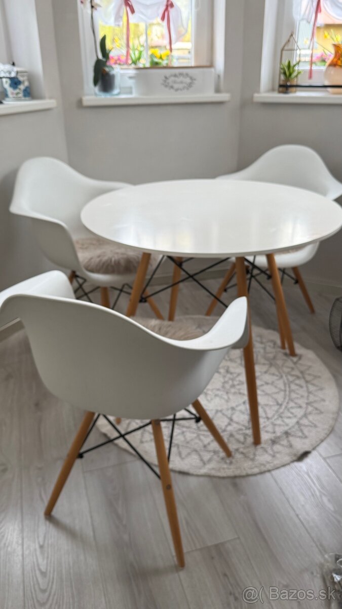 Okrúhly kuchynský stôl+ 4 stoličky - 2