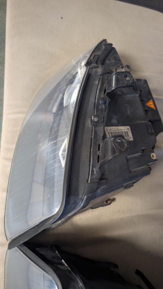 Predám bixenony na Audi a4/s4 b6 - 2