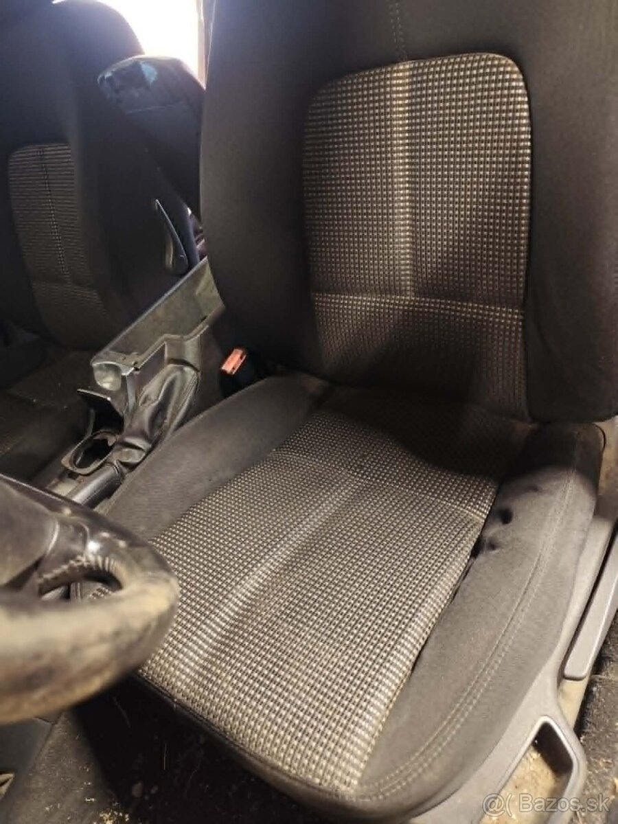 Peugeot 407 sedačky - 2