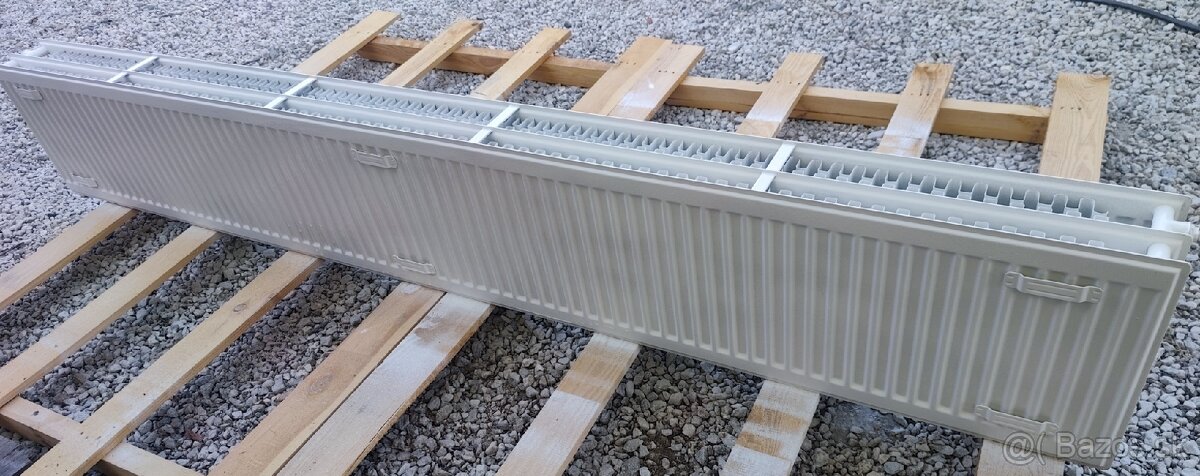 PREDÁM: Veľkoformátový panelový radiátor 33k (40x260x15cm) - 2