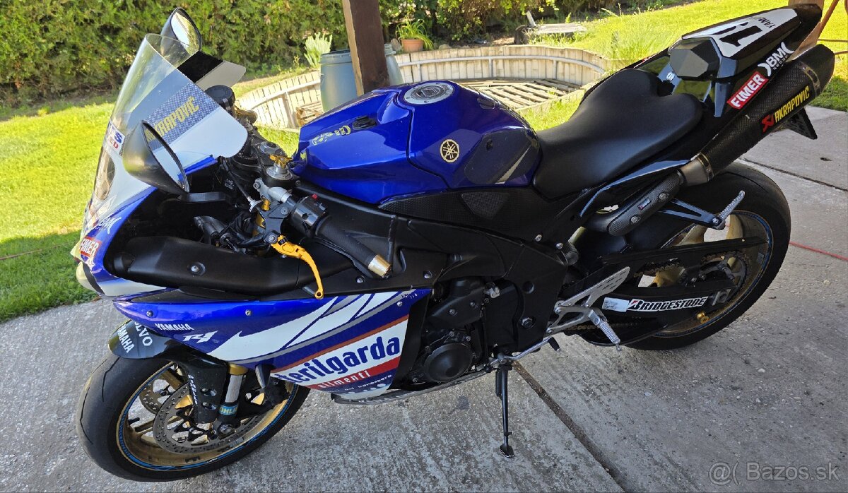 Yamaha R1 RN22 - 2