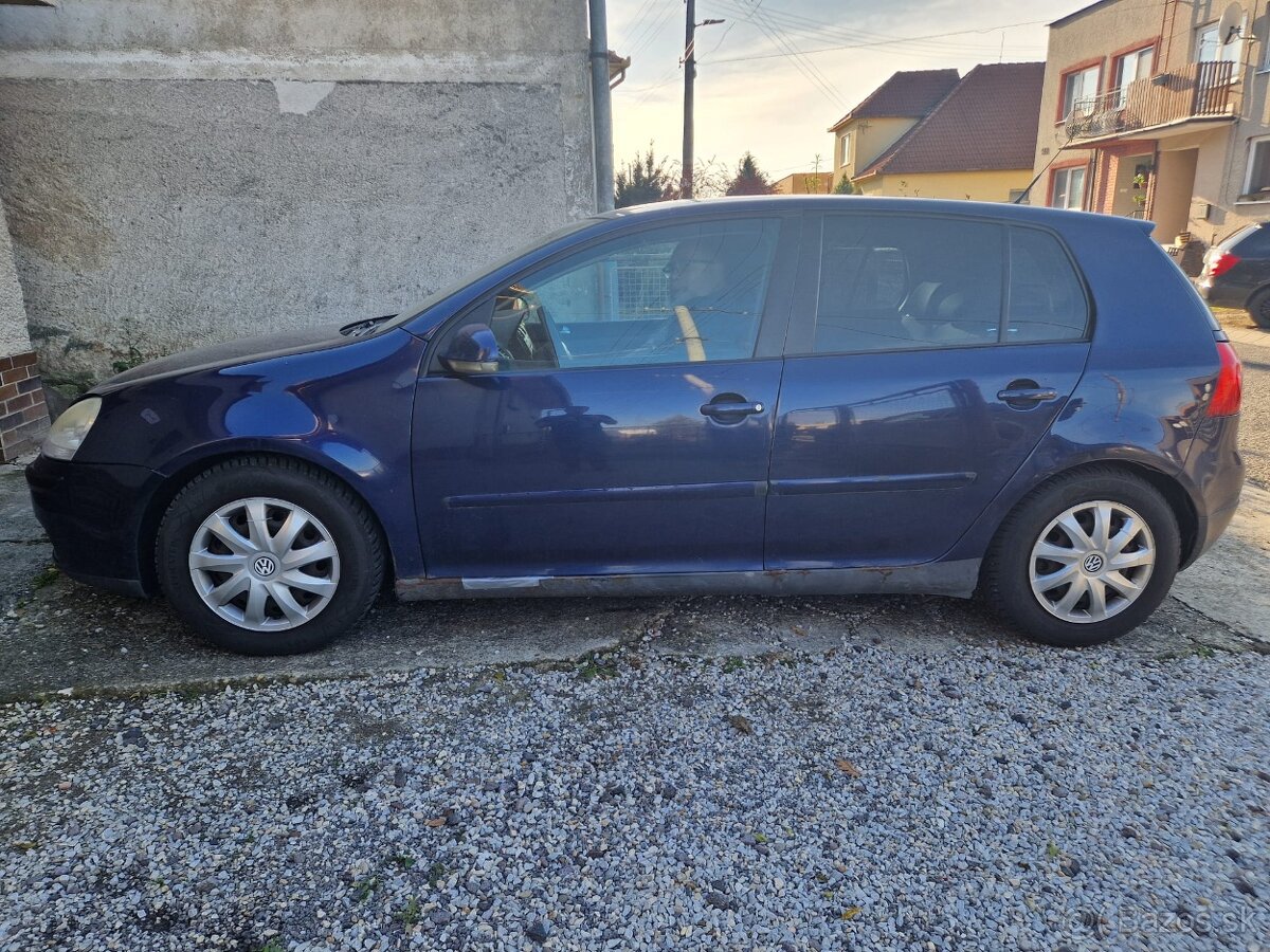 Volkswagen Golf V 1.4 55kW benzín - 2
