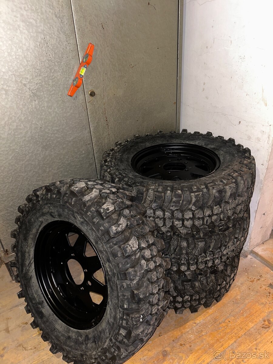 TREKKER 235/75 R15 - 2