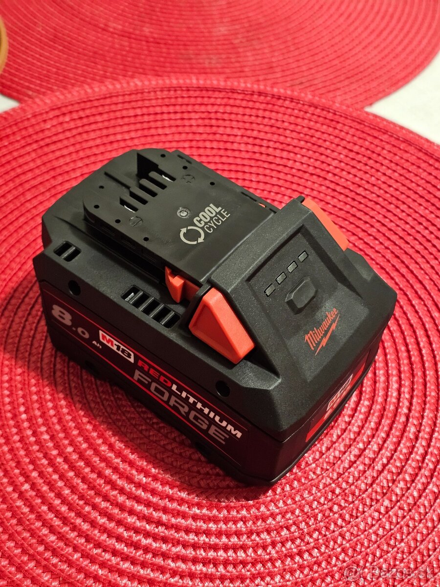 Milwaukee m18 8.0ah baterka forge - 2