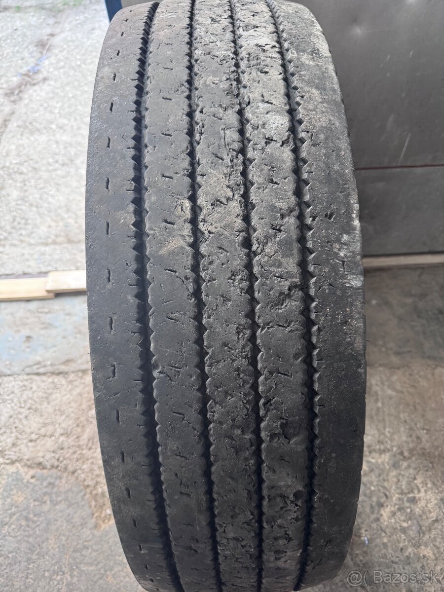 Pneu na kamion - 2