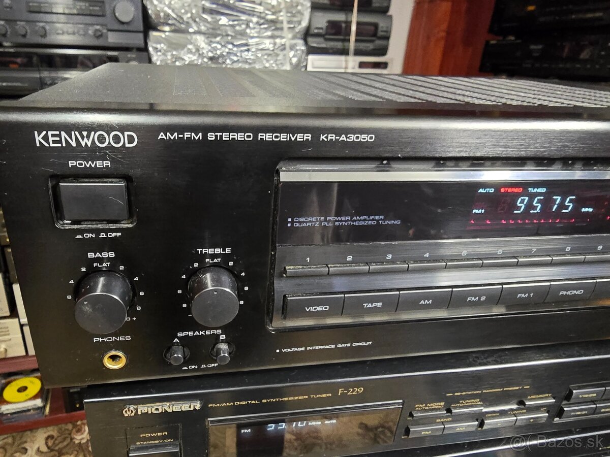 Kenwood KR-A3050 stereo receiver - 2