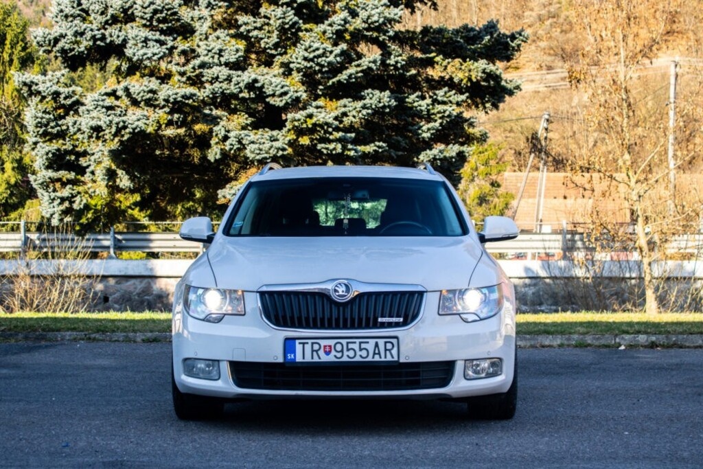 Škoda Superb Combi 1.6 TDI GreenLine - 2