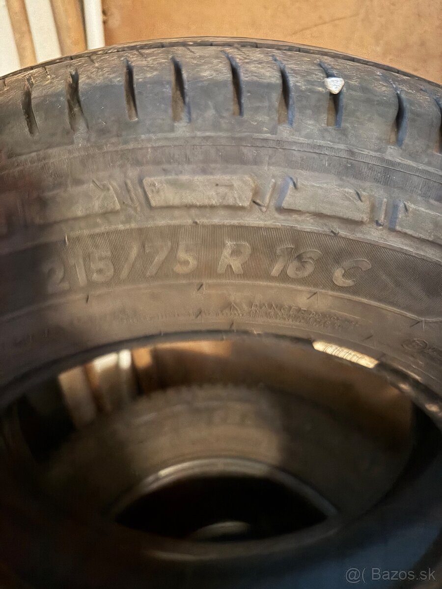 Michelin Agilis 215/75 R16C - 2