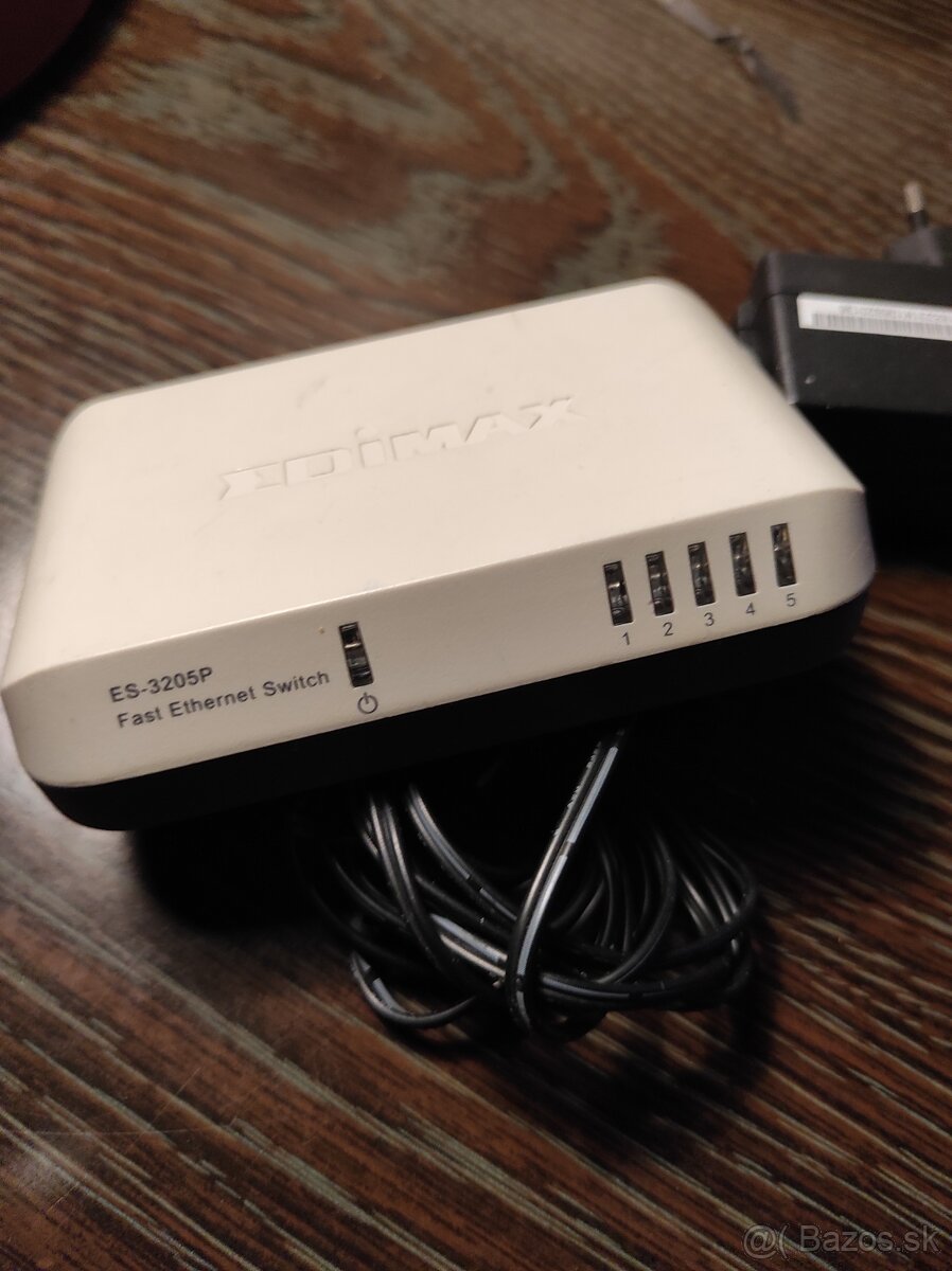 Rýchly ethernetový prepínač ES -3205P - 2