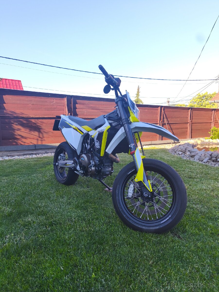 Husqvarna 701 Supermoto - 2