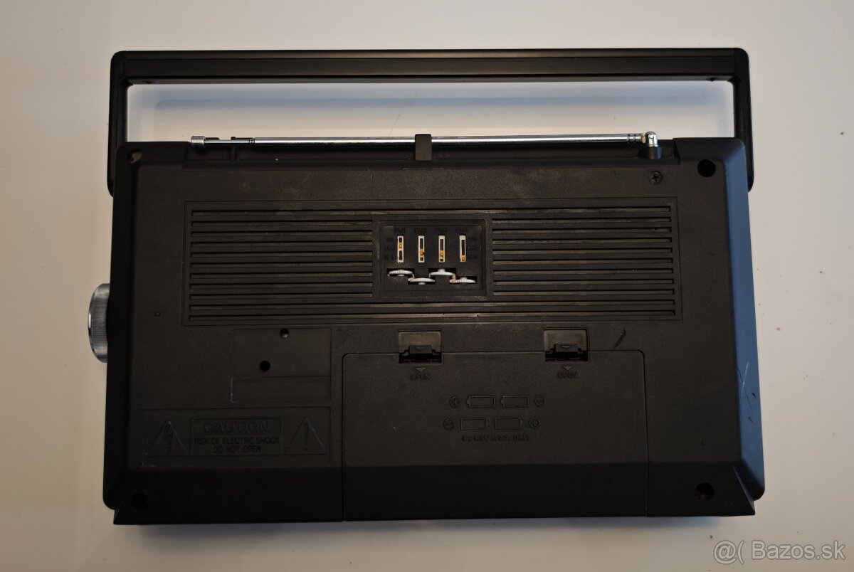 Predam ( zberatelovi) radio GRUNDIG Concet Boy - 2