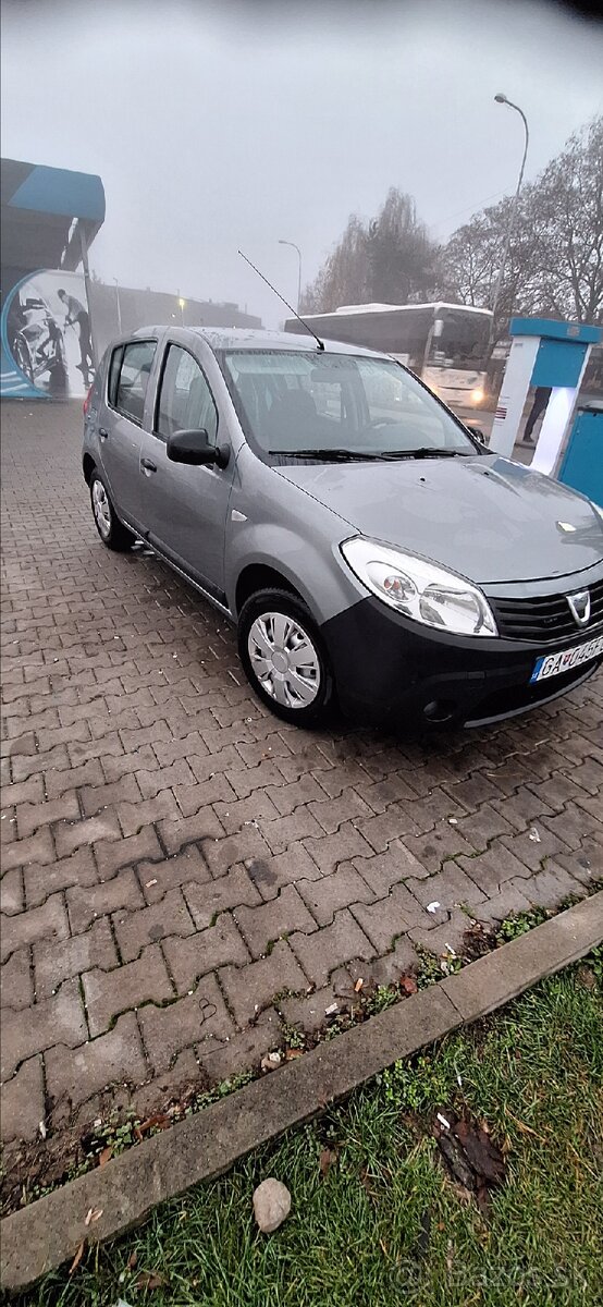 Dacia sandero - 2