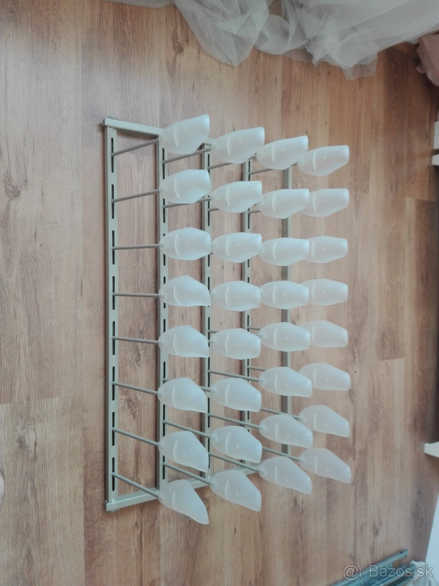 výsuv na 16 párov topánok - 2