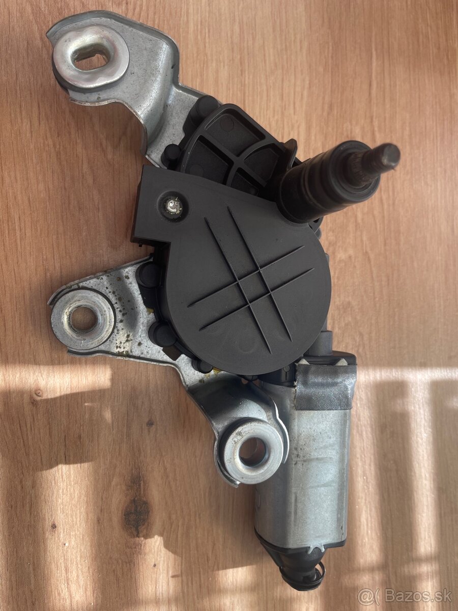 Škoda Octavia 2 Combi motorček zadného stierača - 2