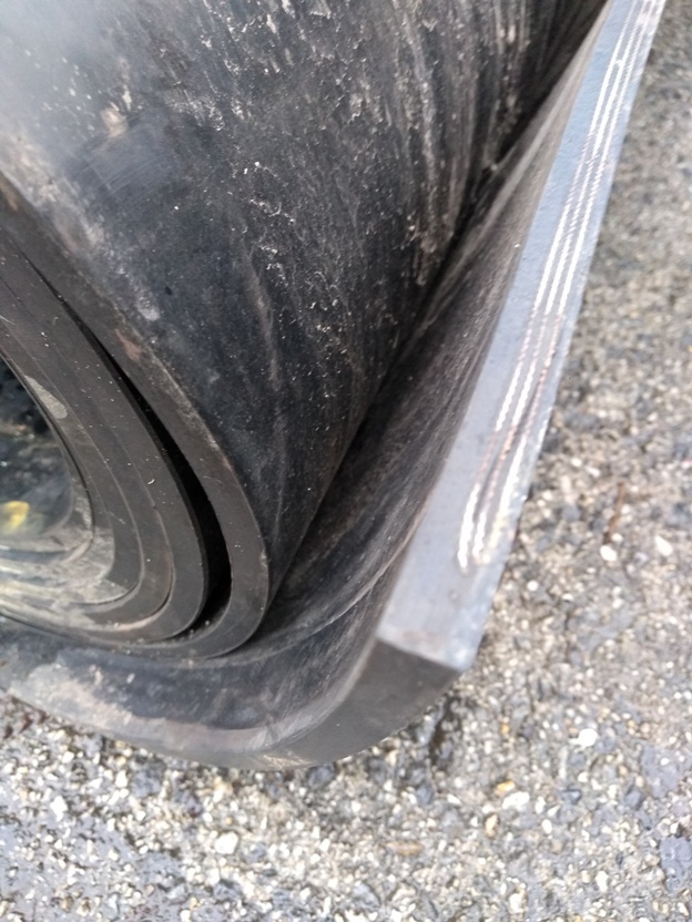 Predám hrubú gumenú podlahu vhodnú do fitka - 2