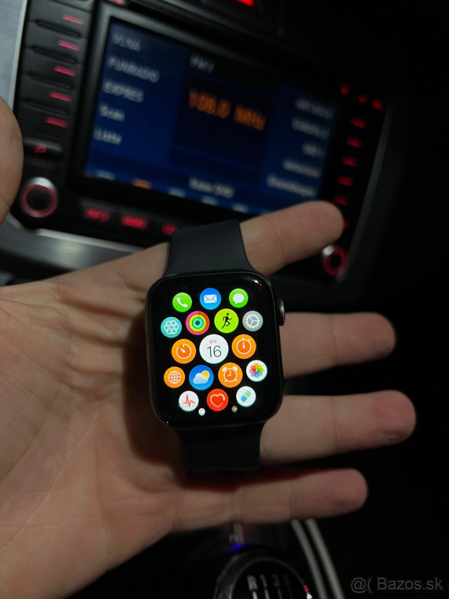 Apple Watch 4 44mm - 2