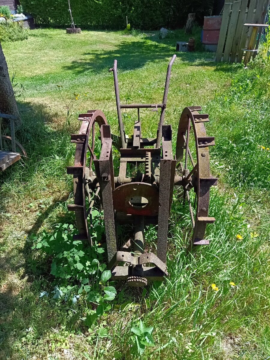Staré poľnohospodárske stroje - 2