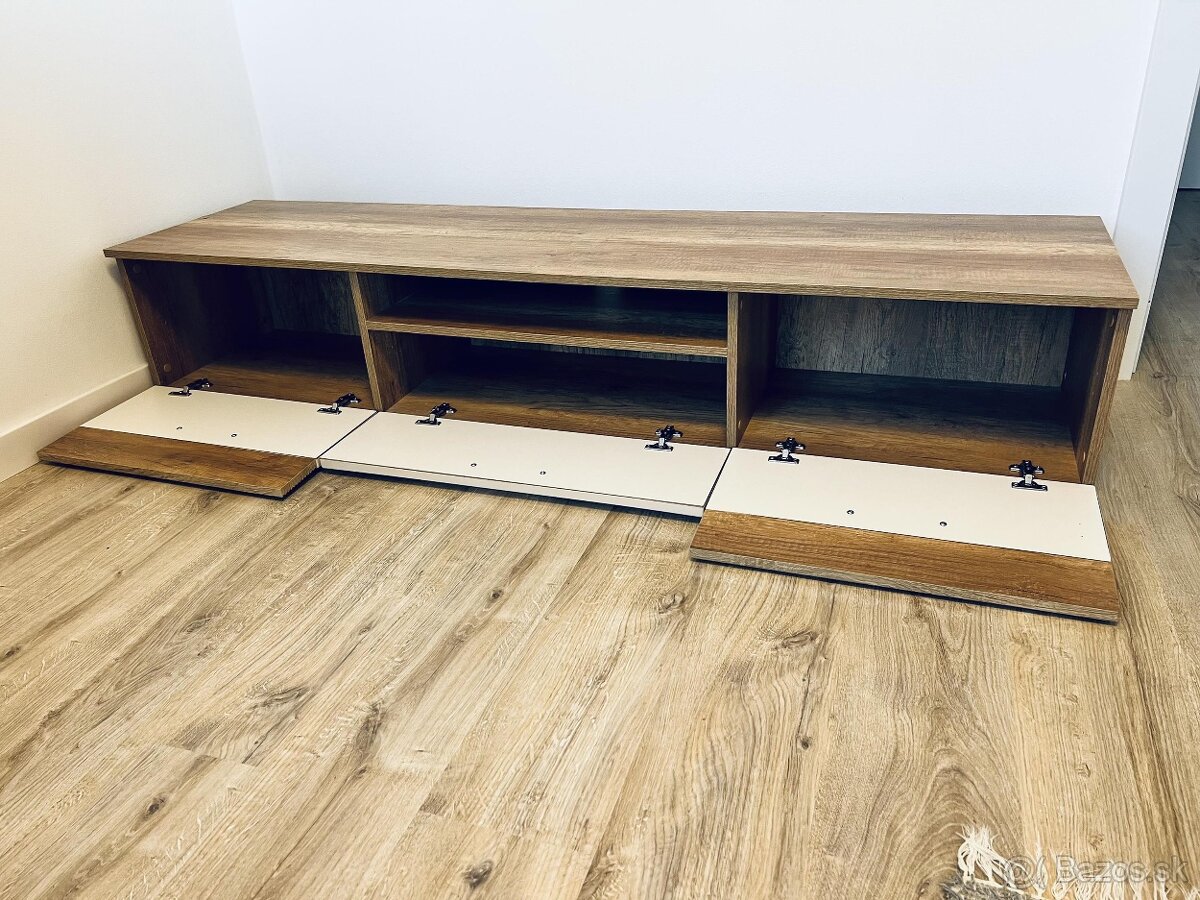 Stolík pod TV . - 2