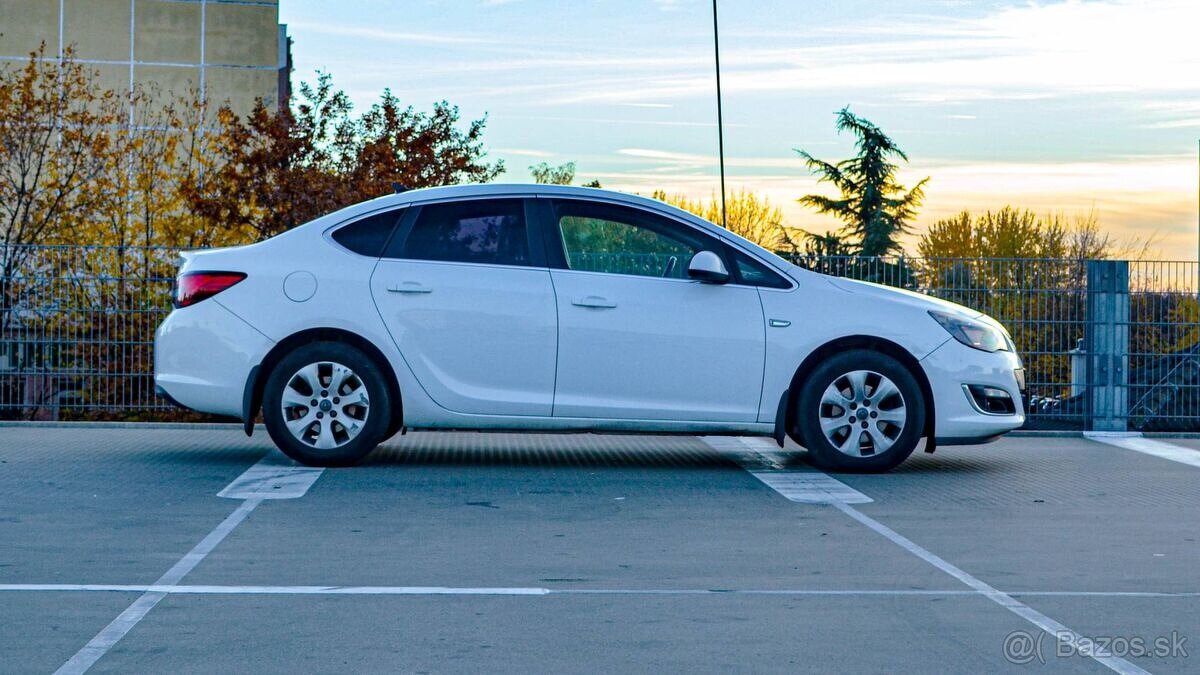 Opel Astra Sedan 1.6 CDTI 100 kw - 2