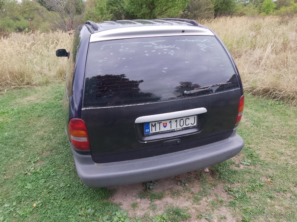 Chrysler Voyager 2,5 td - 2