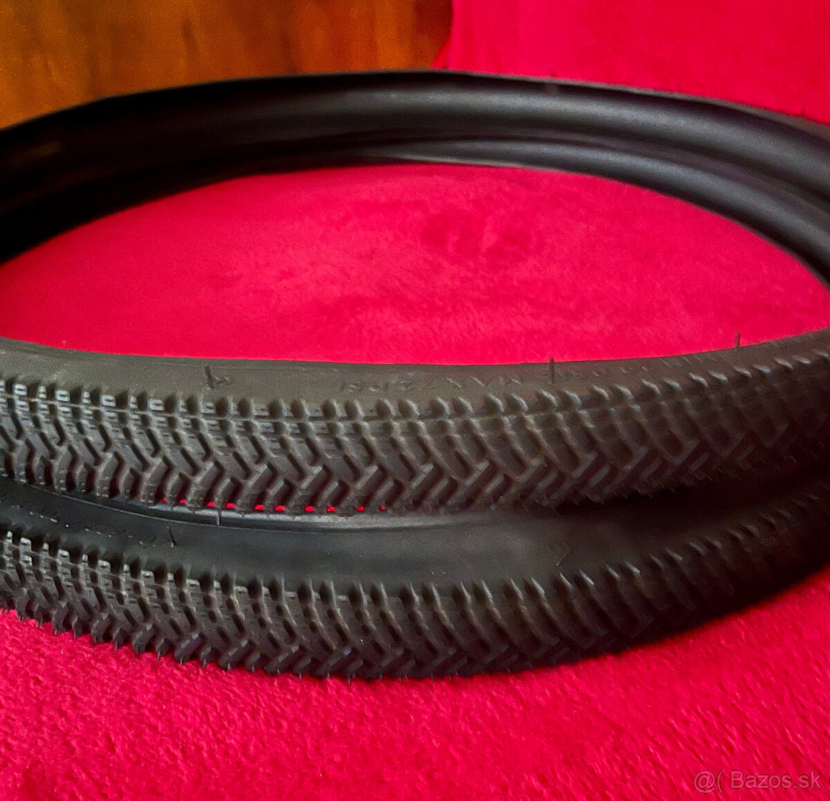 2 plášte 28 " na city bike 1,50_ 700x40 - 2