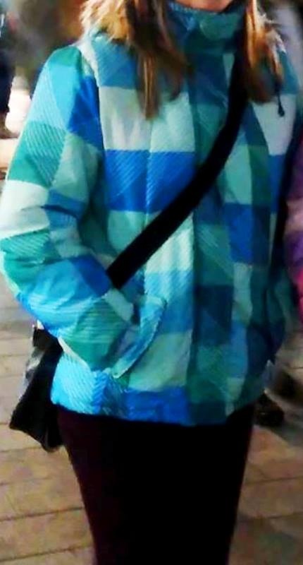 Tyrkysová vetrovka - 2