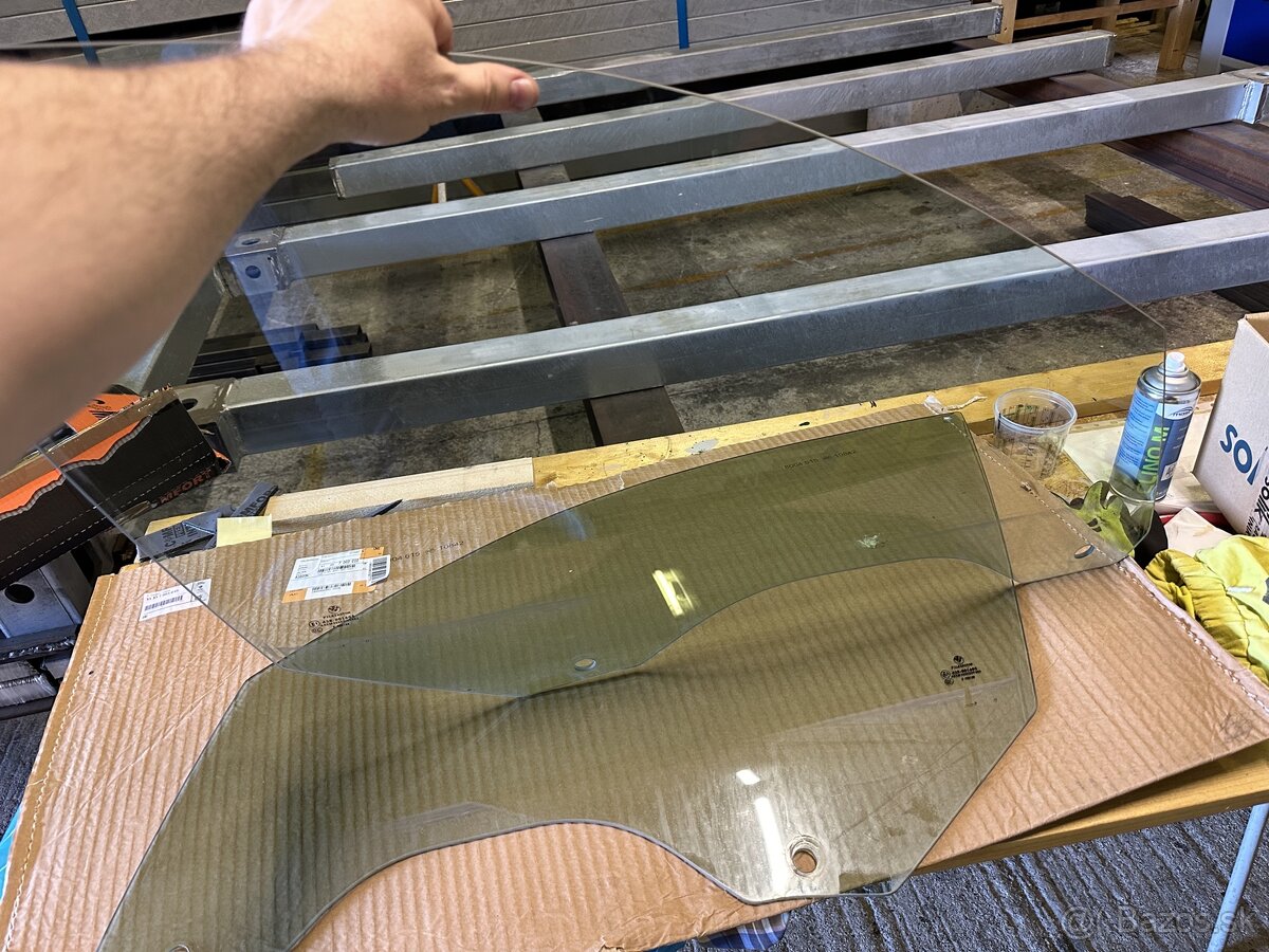 Sklo BMW 7 model e66/66 predne - 2